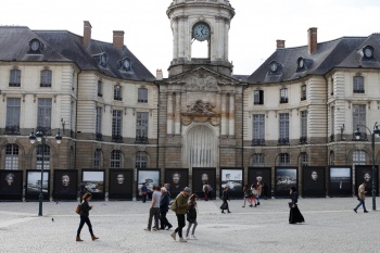 City Hall Square, Rennes. Exhibition Low Tide